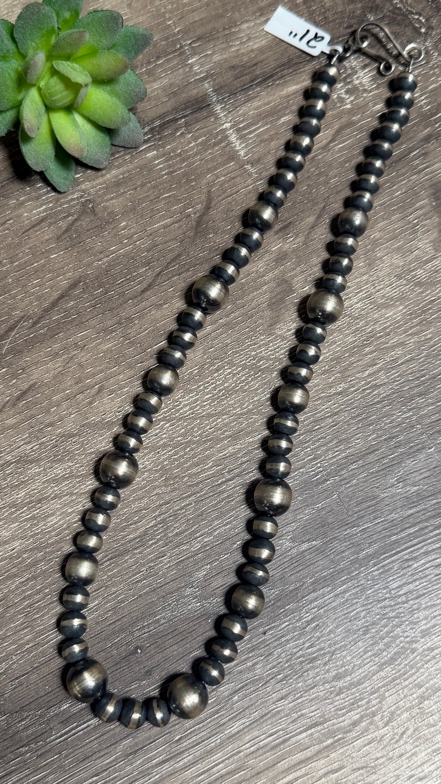 Chimney Butte 21" pearls
