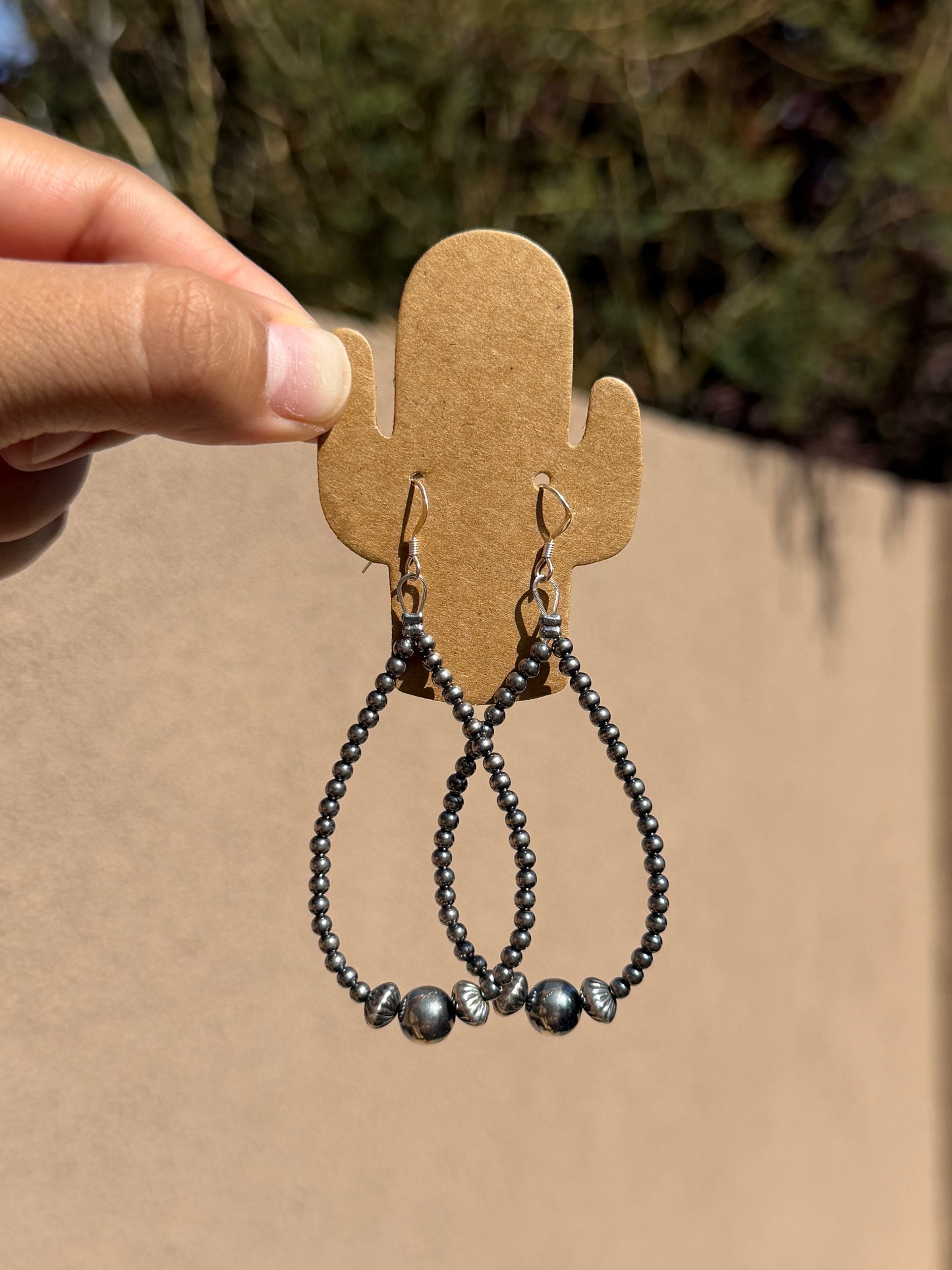 Pearls & Saucers loop earrings