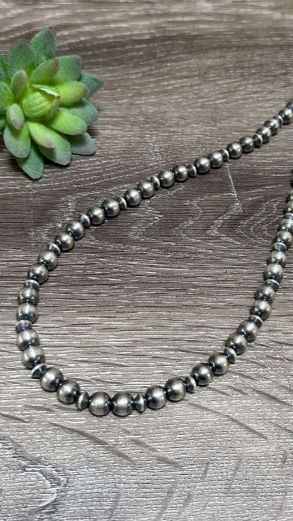 Chimney Butte saucer & pearl necklace 22.5"