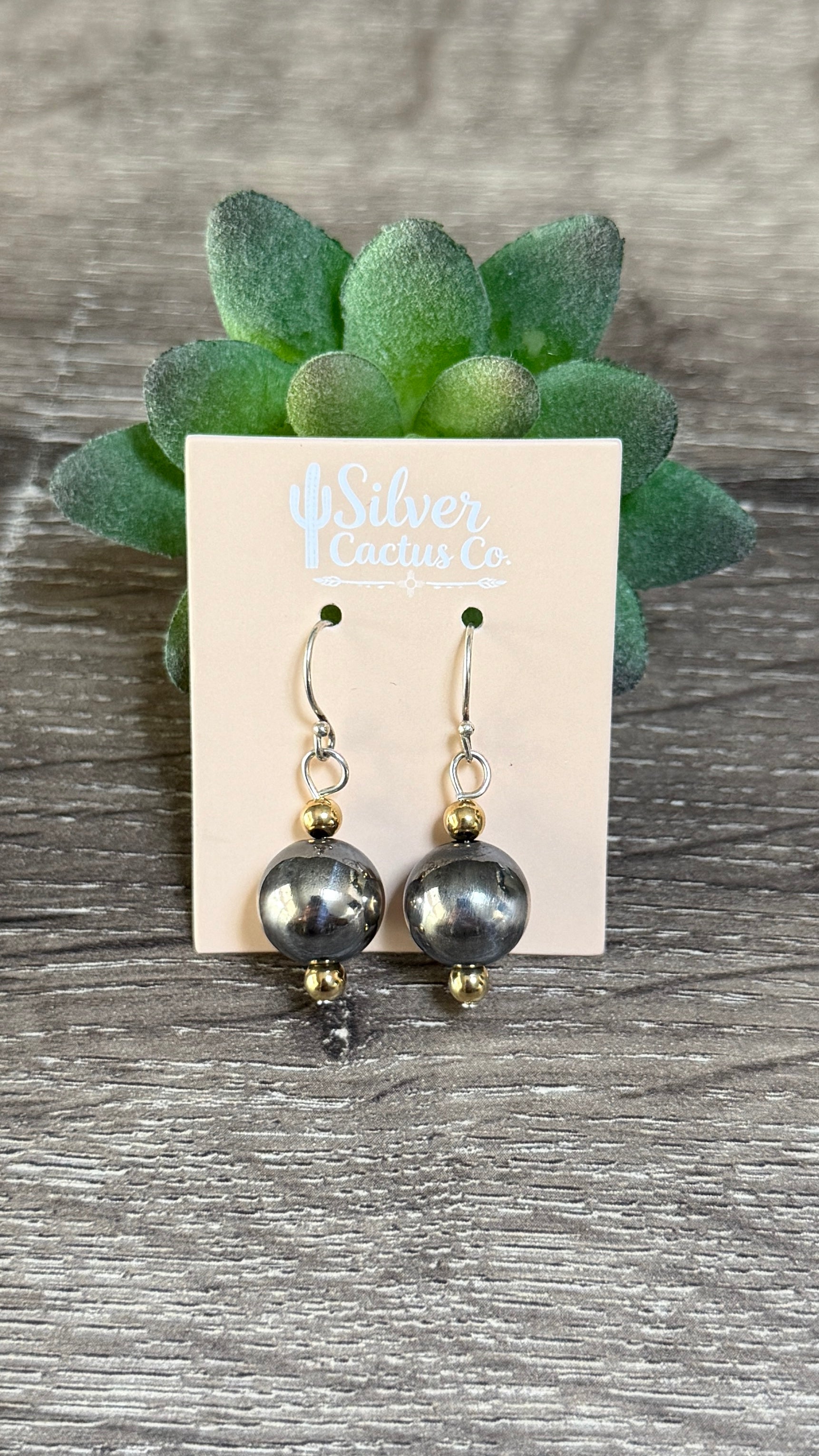 Pearl & gold dangle