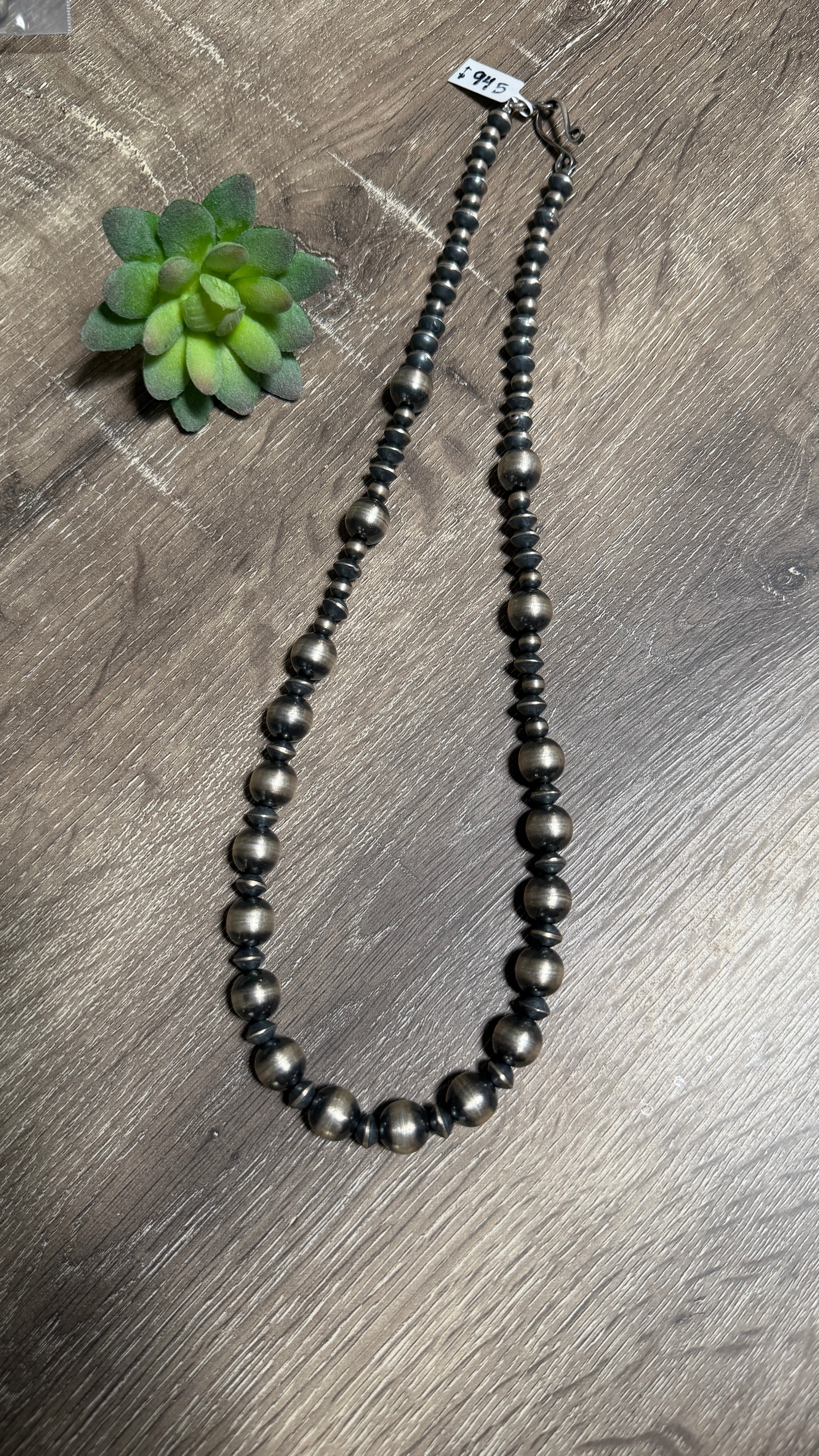 Chimney Butte 25.5" pearls & saucers