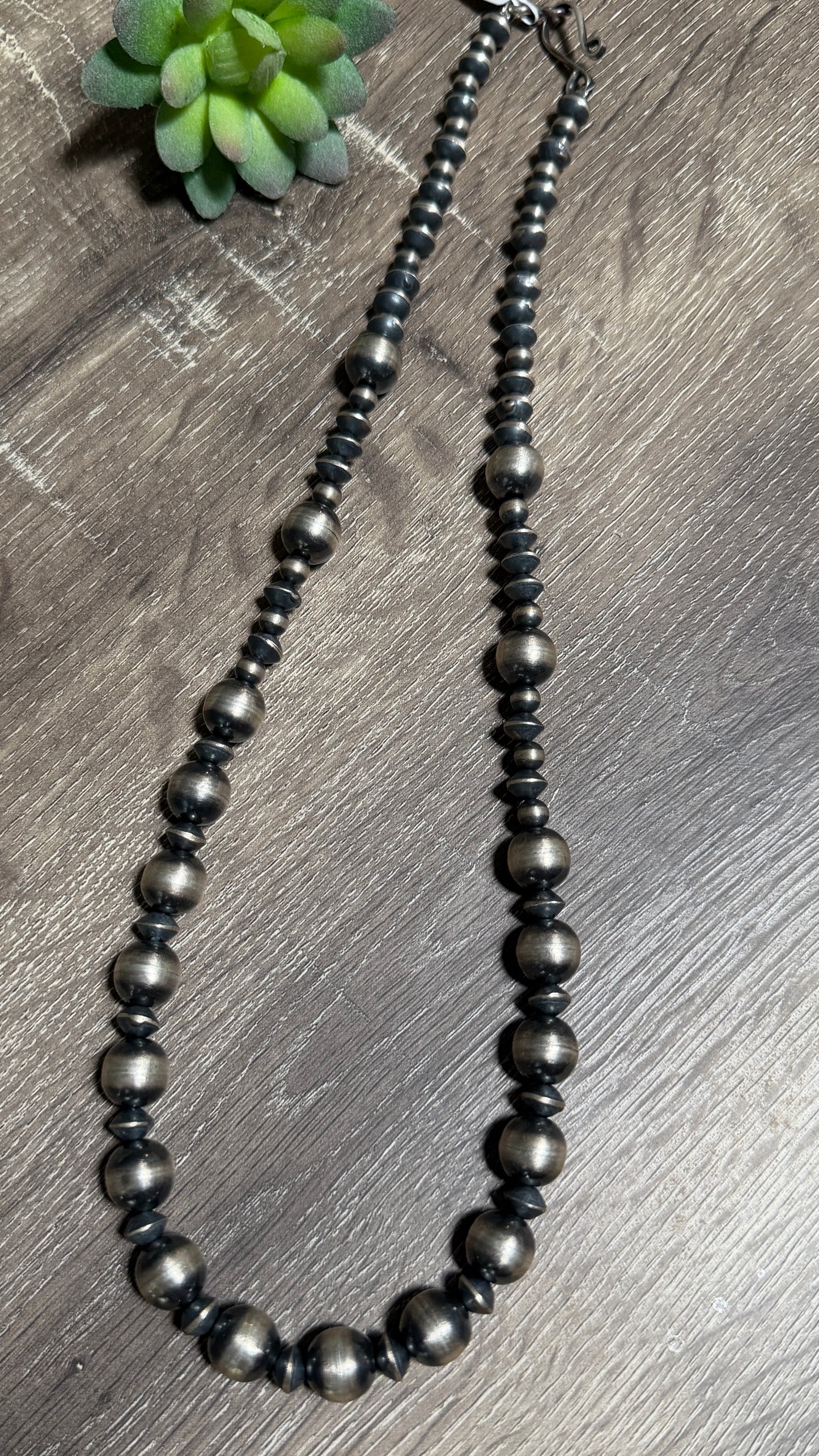 Chimney Butte 25.5" pearls & saucers