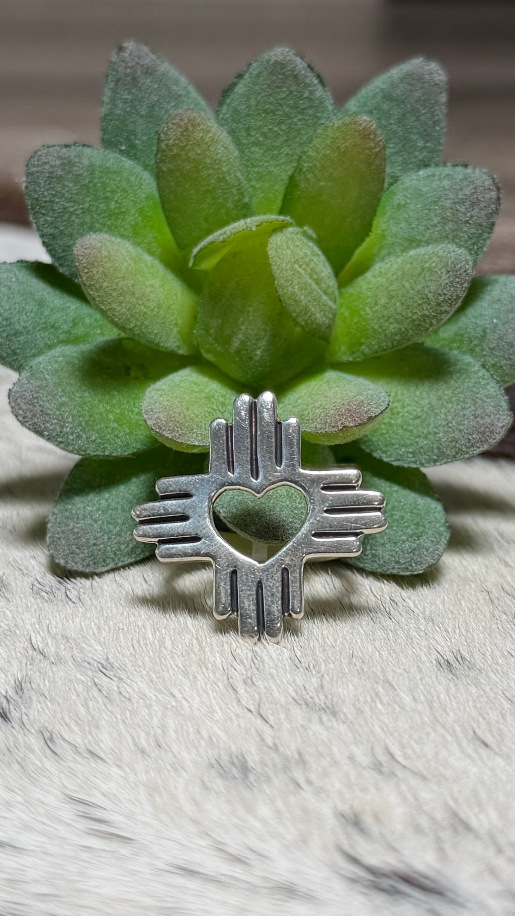 R Coriz Zia love ring