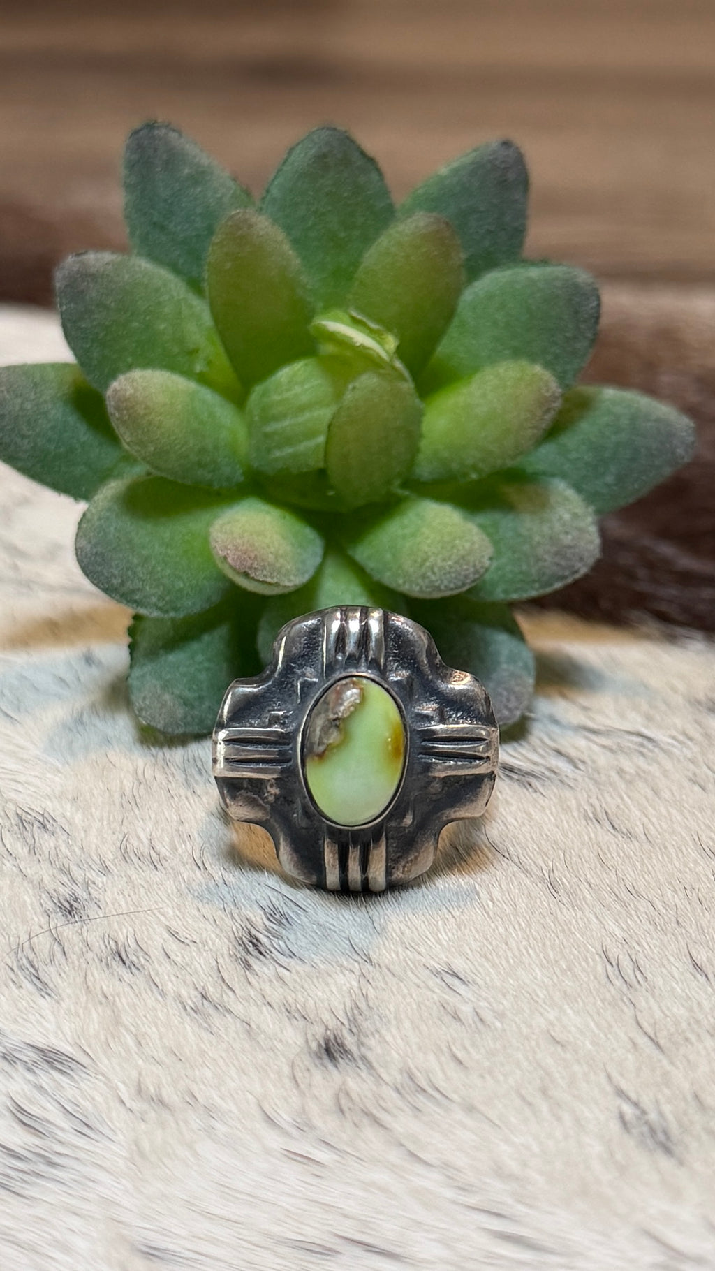 Chimney Butte Palomino cross ring size 7.5