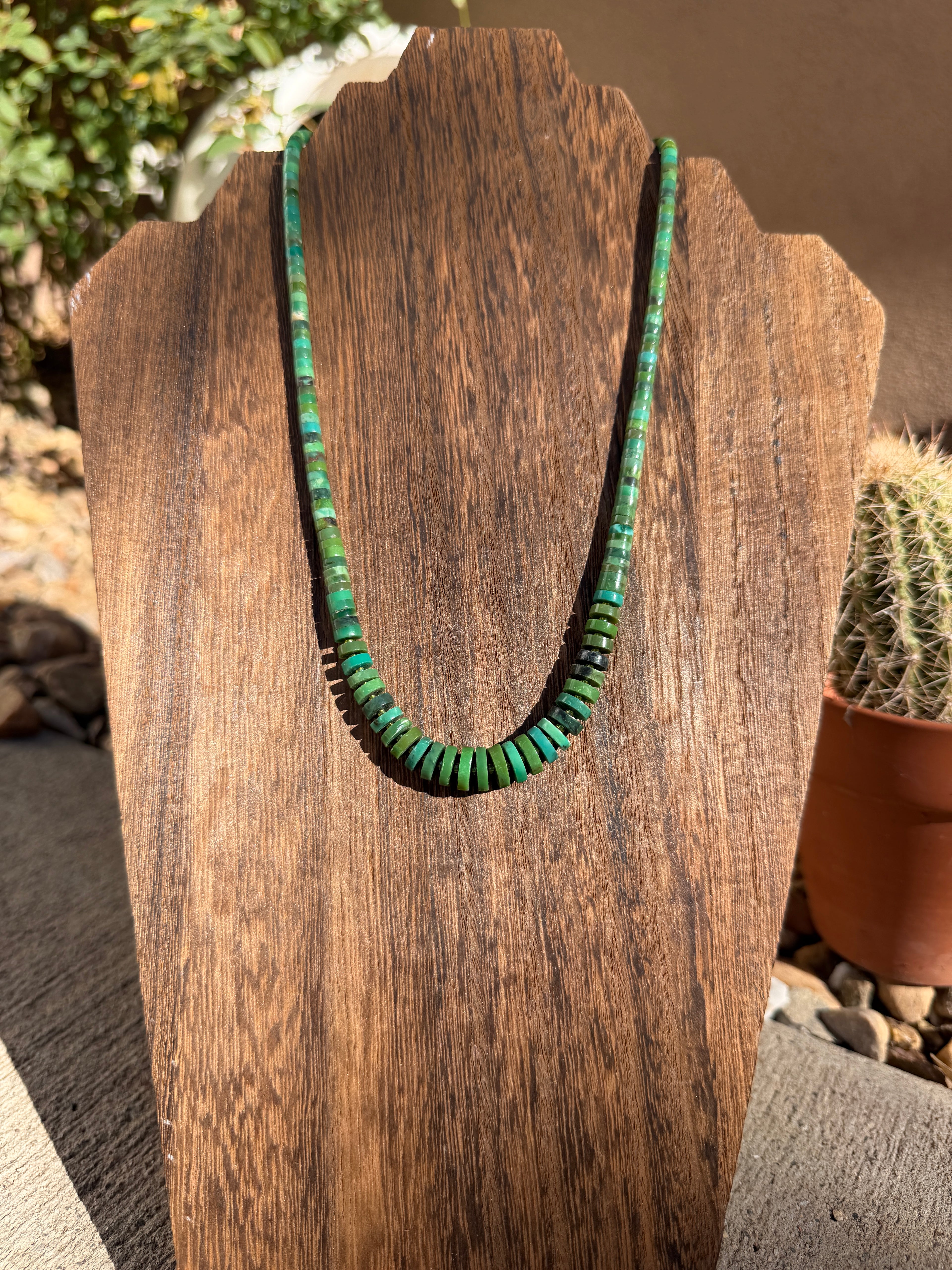 Green TQ graduated necklace