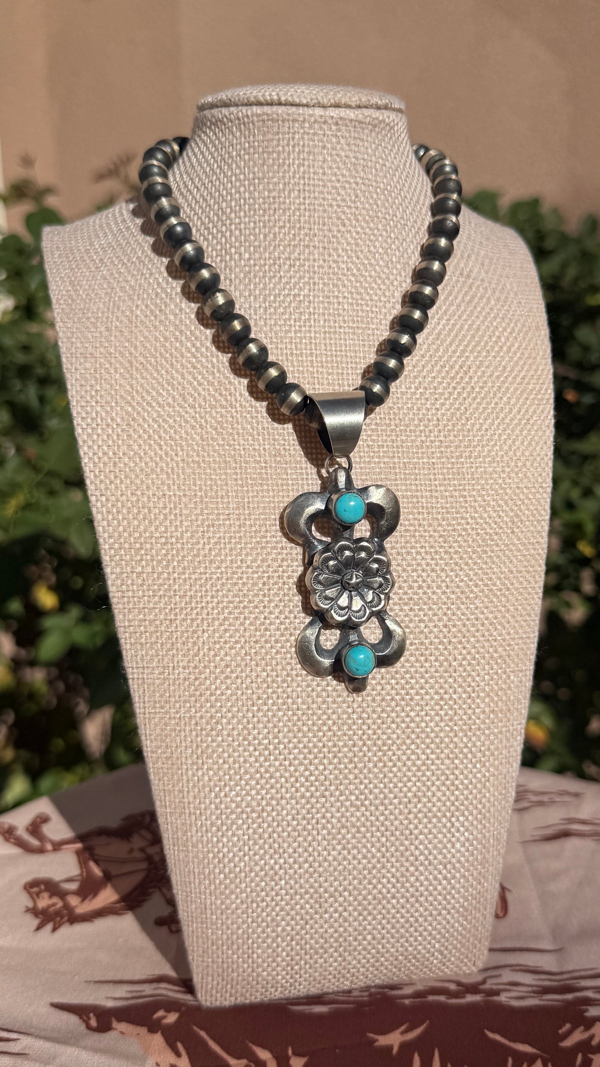 Chimney Butte Flower & Kingman pendant