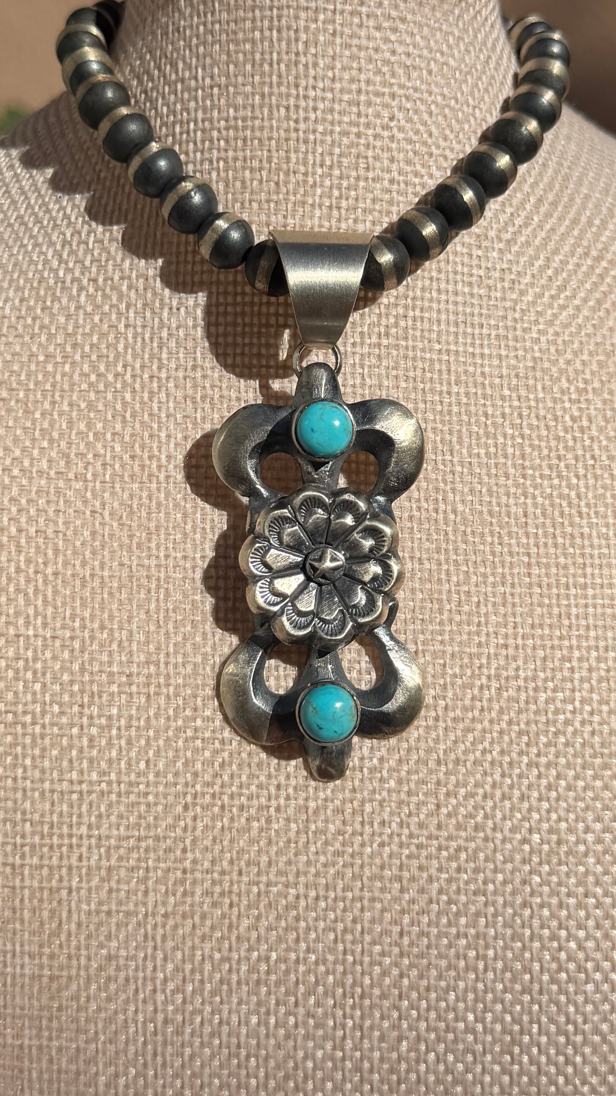 Chimney Butte Flower & Kingman pendant