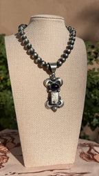 Chimney Butte White buffalo & Onyx pendant