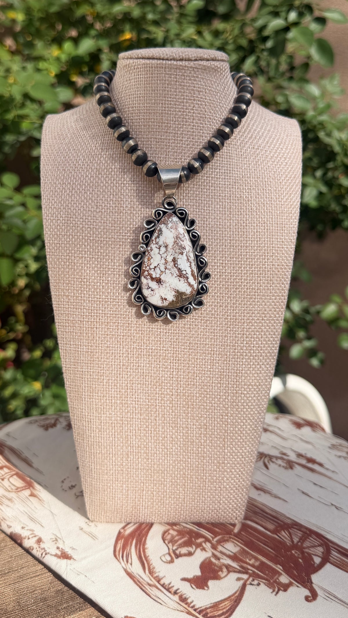 Medru Wildhorse pendant