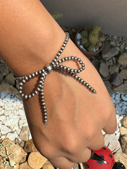 Silver pearl bow bracelet