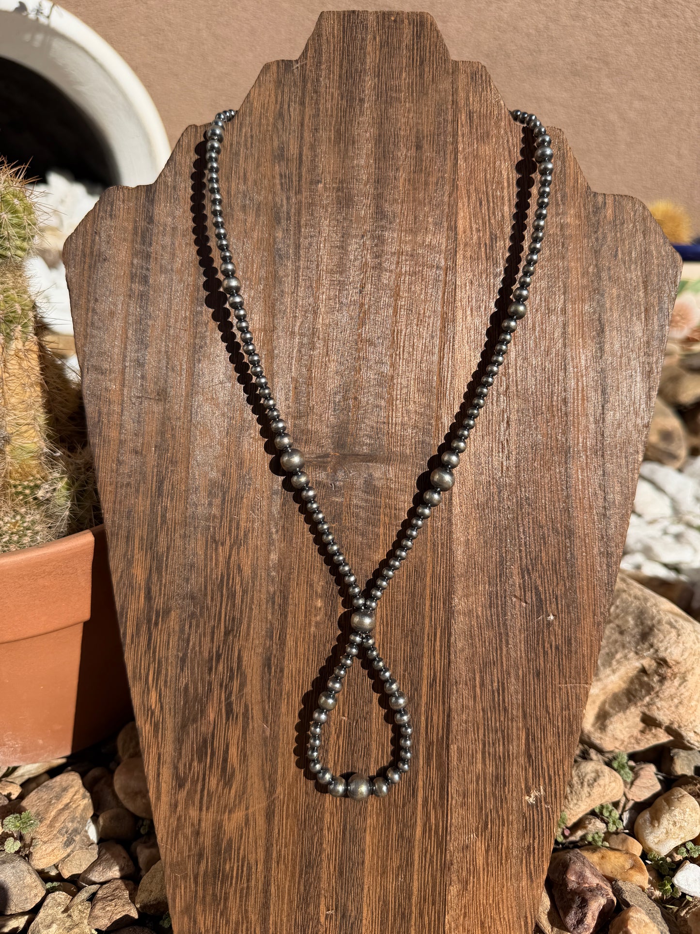 Silver pearl jacla necklace