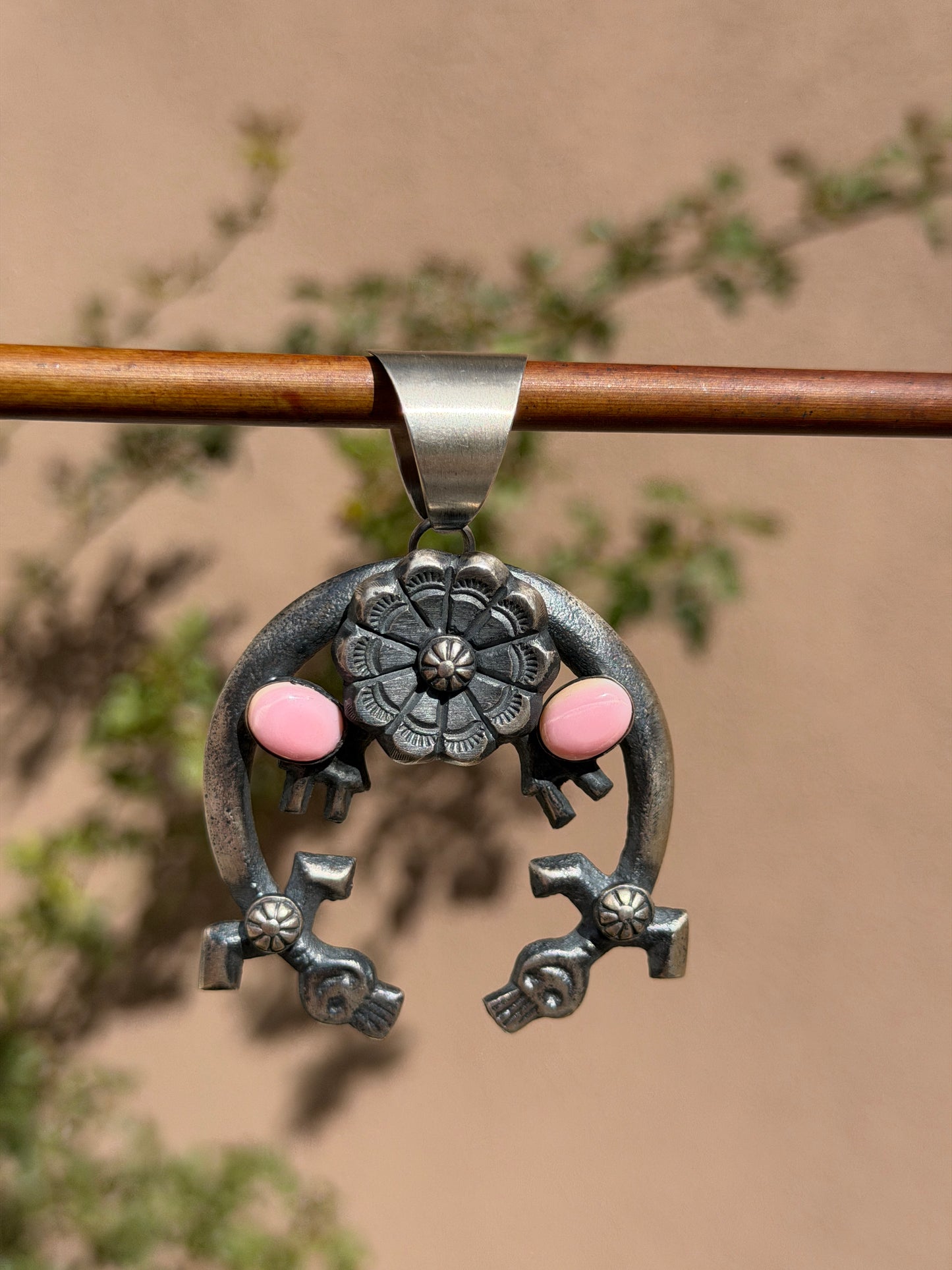 Chimney Butte Pink Conch naja pendant