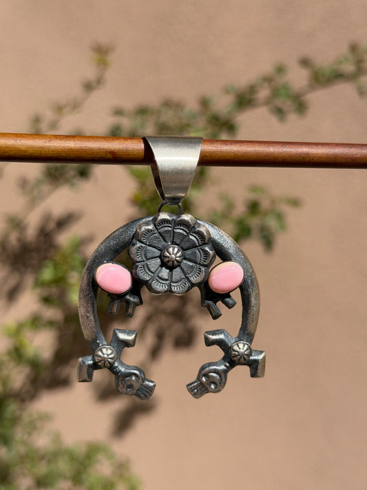 Chimney Butte Pink Conch naja pendant
