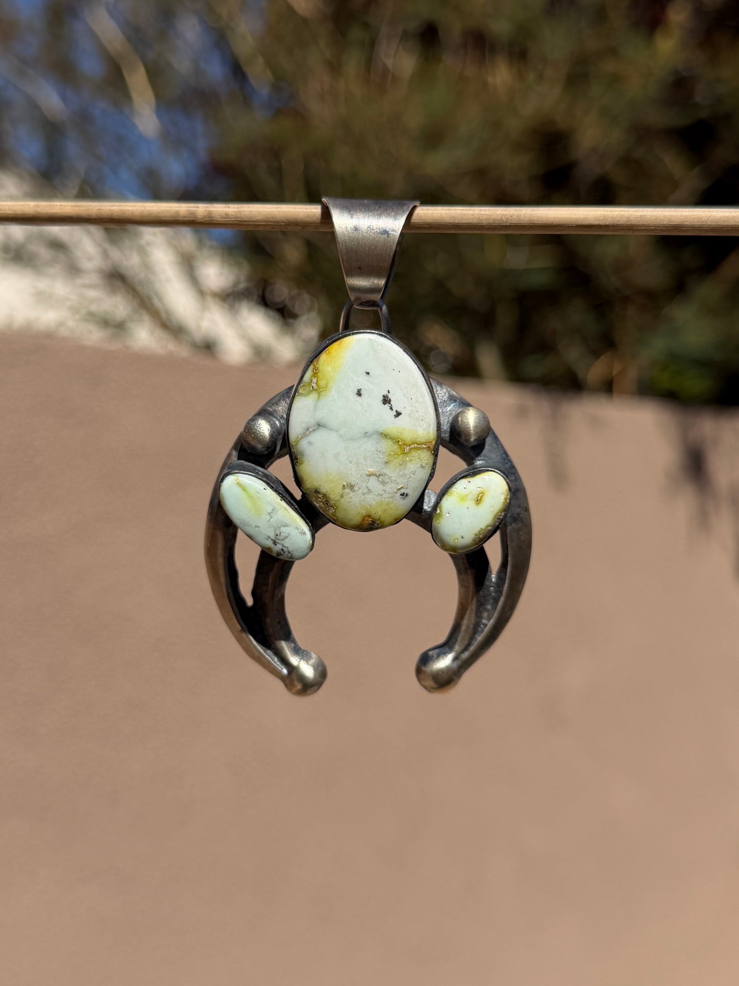 Chimmney Butte palomino naja pendant