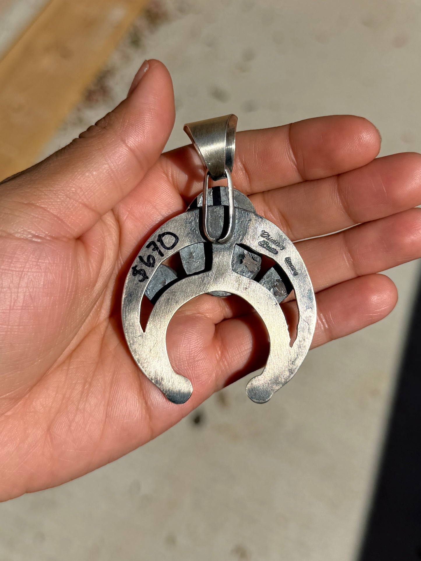 Chimmney Butte palomino naja pendant