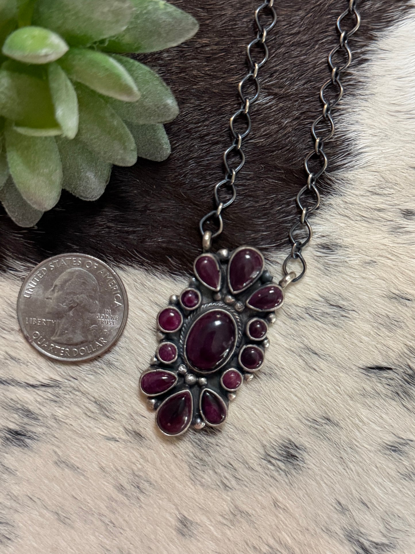 Sheila Purple spiny cluster necklace