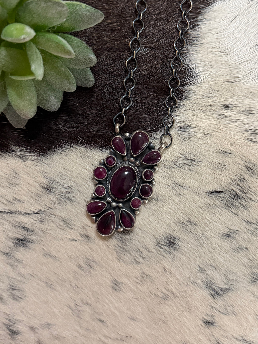Sheila Purple spiny cluster necklace