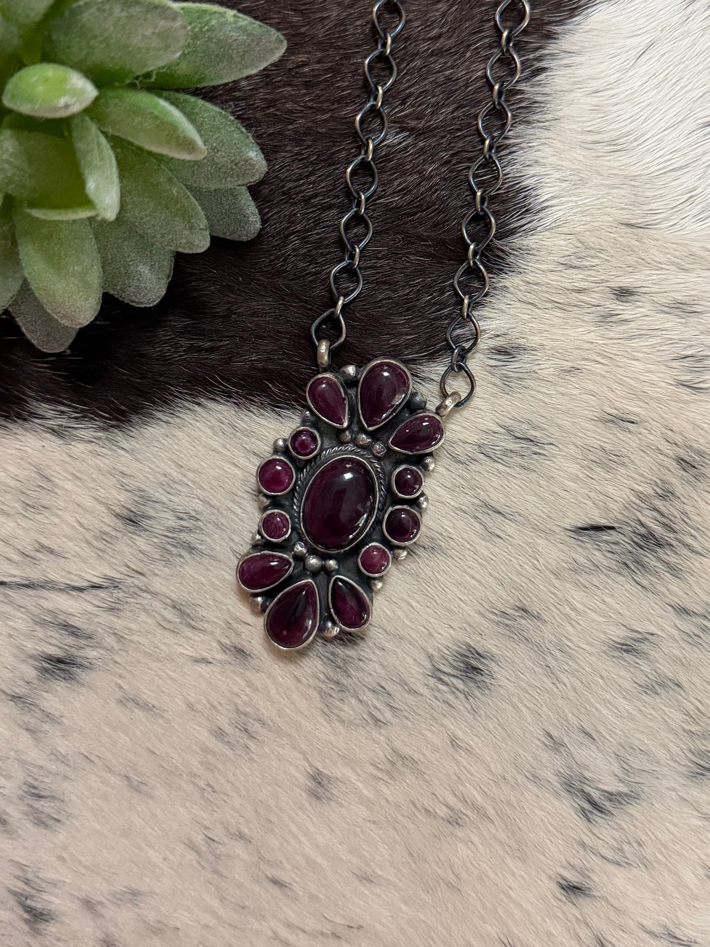 Sheila Purple spiny cluster necklace