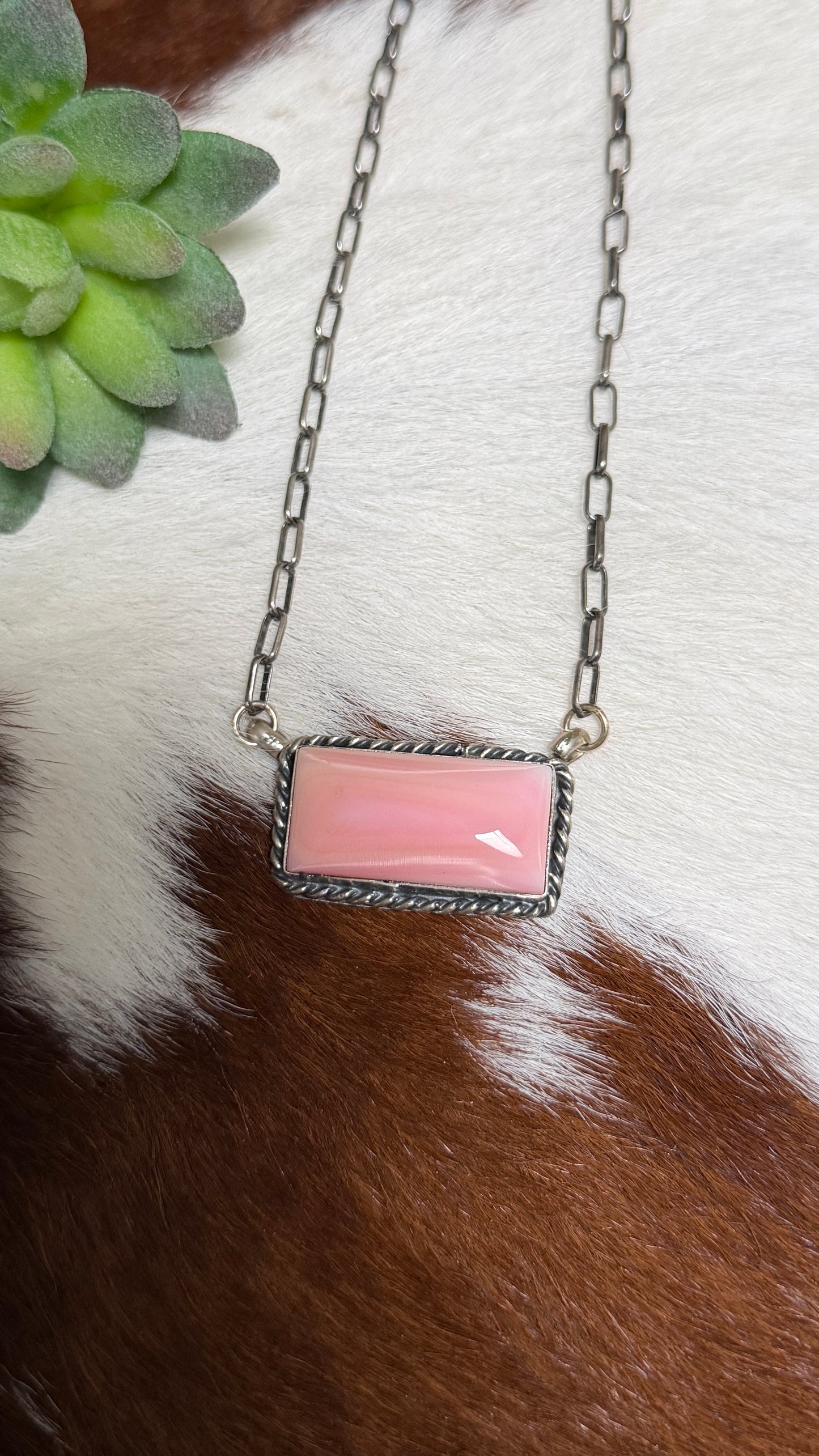 Ned Nez pink conch bar necklace