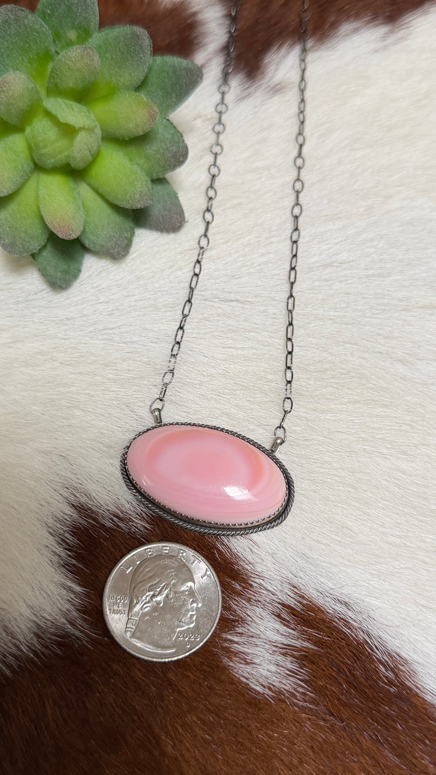 Tia Long Pink conch bar necklace